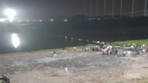 India, crolla ponte nel Gujarat: morti
