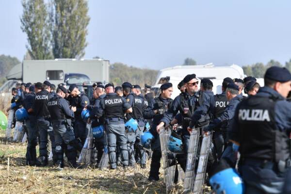 Rave Modena, in corso trattative per liberare capannone