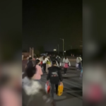 Cina, operai scappano da fabbrica in quarantena Covid