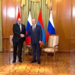 Sochi, Putin riceve i leader di Armenia e Azerbagian e invita alla pace