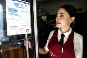 Roma, iniziativa FIPE Confcommercio: bollette in vetrina contro il caro bollette