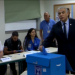 Israele, Yair Lapid al voto: “Elezioni sono scelta tra passato e futuro del Paese”