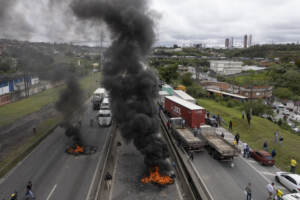 Brasile, elezioni: proteste sostenitori Bolsonaro davanti caserma