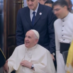Papa Francesco, l’arrivo in Bahrein