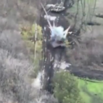 Ucraina, soldato di Kiev distrugge tank russo con un colpo