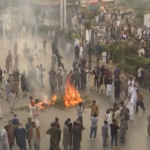 Pakistan, i sostenitori di Khan continuano a protestare