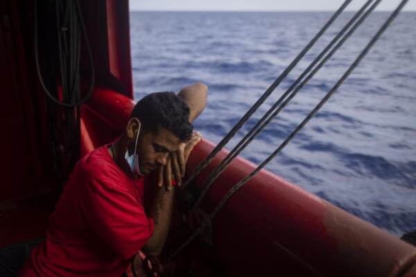 Migranti,operazioni di soccorso della lOcean Viking nel mar Mediterraneo