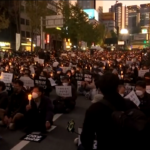 Seul, in migliaia ricordano la strage di Halloween