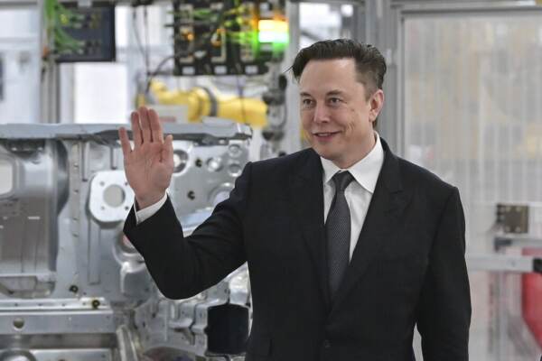 Twitter: Elon Musk remercie “environ 50%” des employés