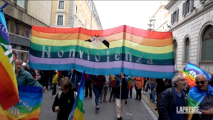 Roma, in migliaia alla marcia per la pace in Ucraina
