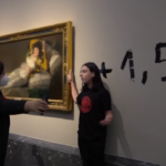 Clima, attivisti incollati ai dipinti del museo di Madrid