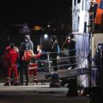 Migranti, sbarcati 149 a Catania: 35 restano a bordo di Humanity 1