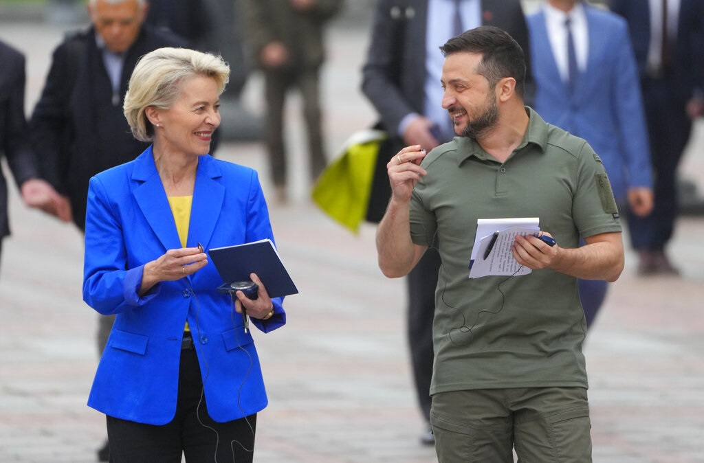 Ucraina, colloquio von der Leyen-Zelensky: “18 mld per il 2023”