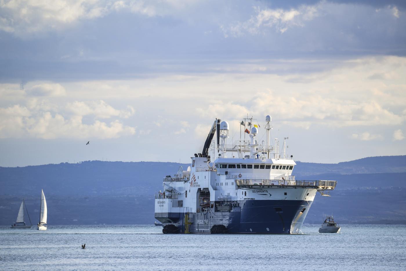 Migranti, scontro sugli sbarchi tra Viminale e Ong