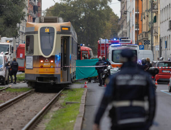 Milano, bambino in bicicletta travolto e ucciso da un tram