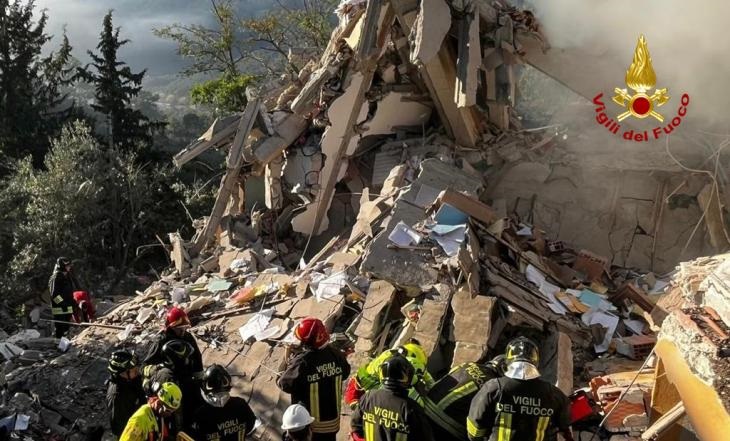 Nuoro, crolla casa: persone sotto le macerie