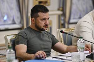 Ucraina, Zelensky: “Rispondiamo a tutti gli attacchi della Russia”