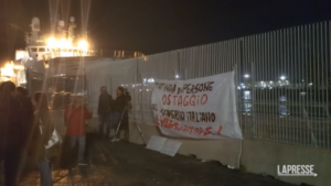 Geo Barents: slogan e cori pro migranti