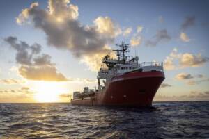 Ocean Viking soccorre migranti nel mar mediterraneo