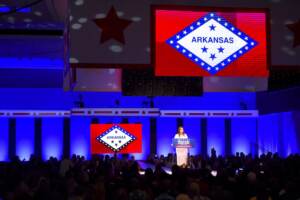 Elezioni Midterm, ex portavoce Trump governatrice Arkansas