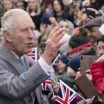Gb, uova contro Re Carlo a York