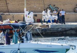 Migranti, donna muore a Lampedusa dopo sbarco