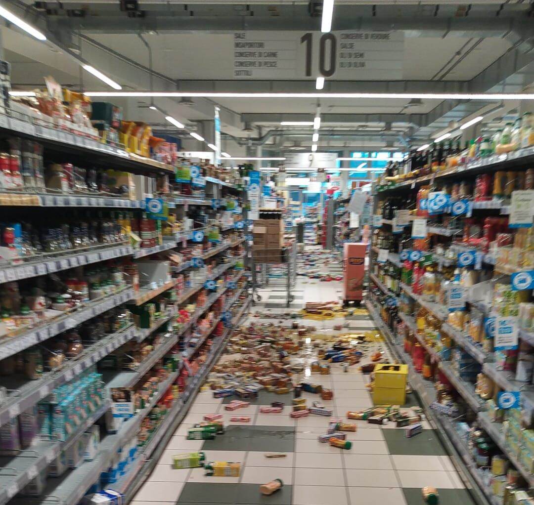 Terremoto, la paura sui social