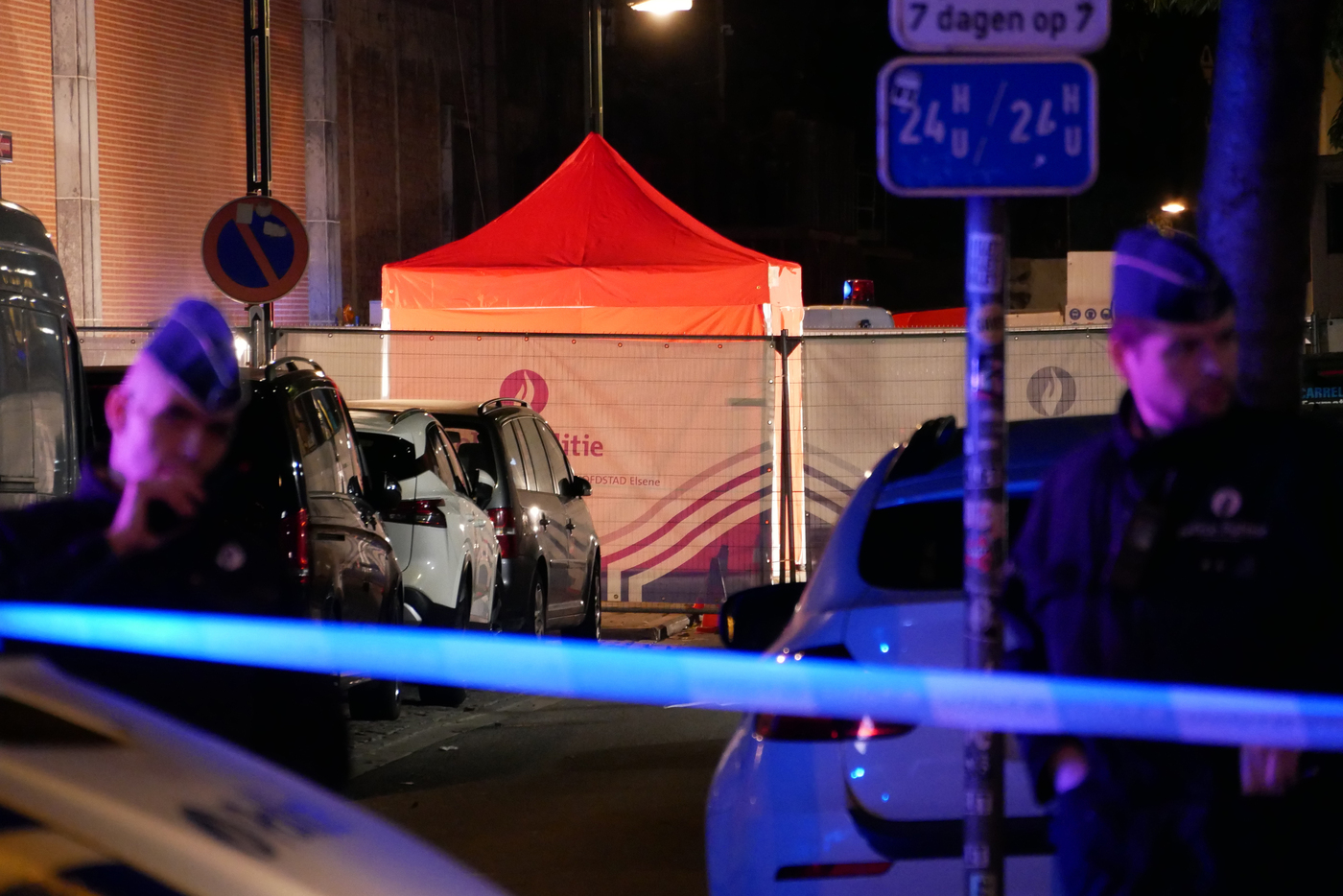 Bruxelles, ucciso poliziotto a coltellate