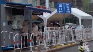 Covid, restrizioni a Pechino: scuole e parchi chiusi