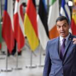 Ue, Sanchez inizia presidenza spagnola con visita a Zelensky