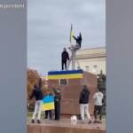 Ucraina, a Kherson bandiere gialle e azzurre