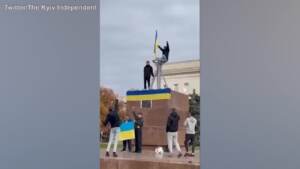 Ucraina, a Kherson bandiere gialle e azzurre