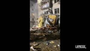 Ucraina, bombardato palazzo a Mykolaiv: 6 morti