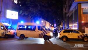 Bruxelles, accoltellati 2 poliziotti: un morto