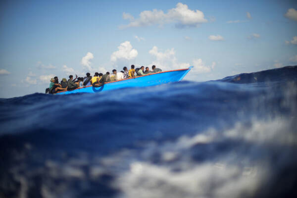 Migranti, proseguono sbarchi a Lampedusa