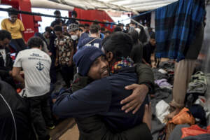 Migranti, la Francia gela l’Italia