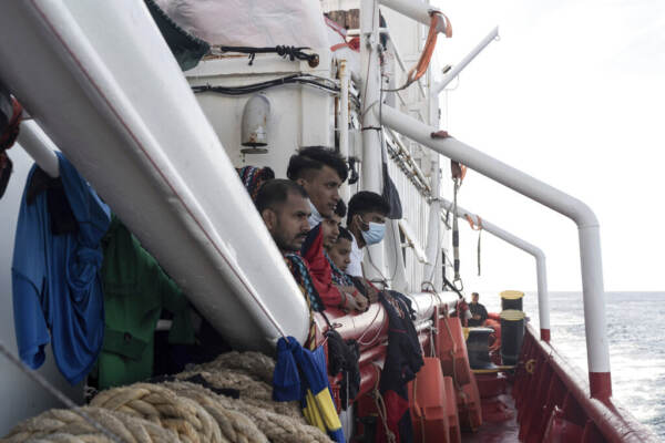Migranti, Ocean Viking al porto di Tolone