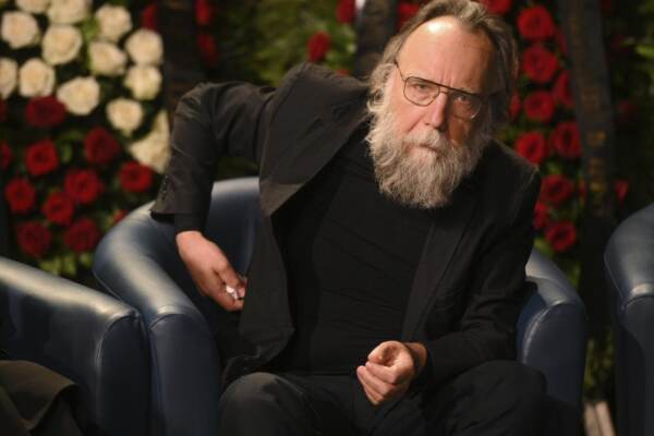 Attentato a Mosca, funerale della figlia dell'ideologo di Putin Alexander Dugin