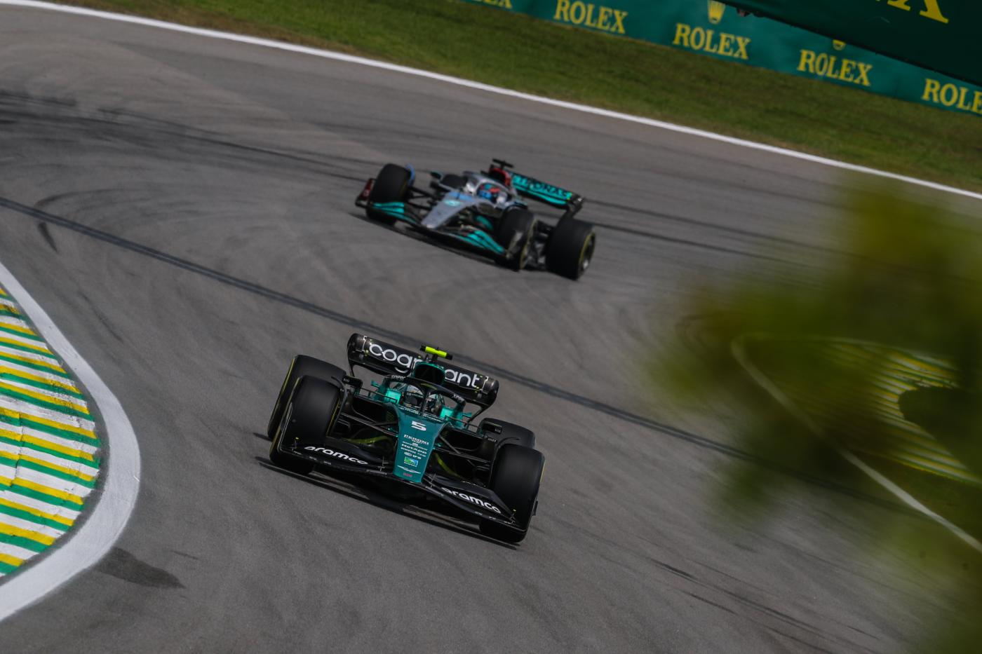 F1, Gp Brasile: Russell vince gara sprint, secondo Sainz