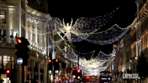 Londra, è già Natale: accese luminarie