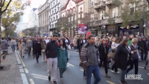 Clima, attivisti in protesta a Belgrado
