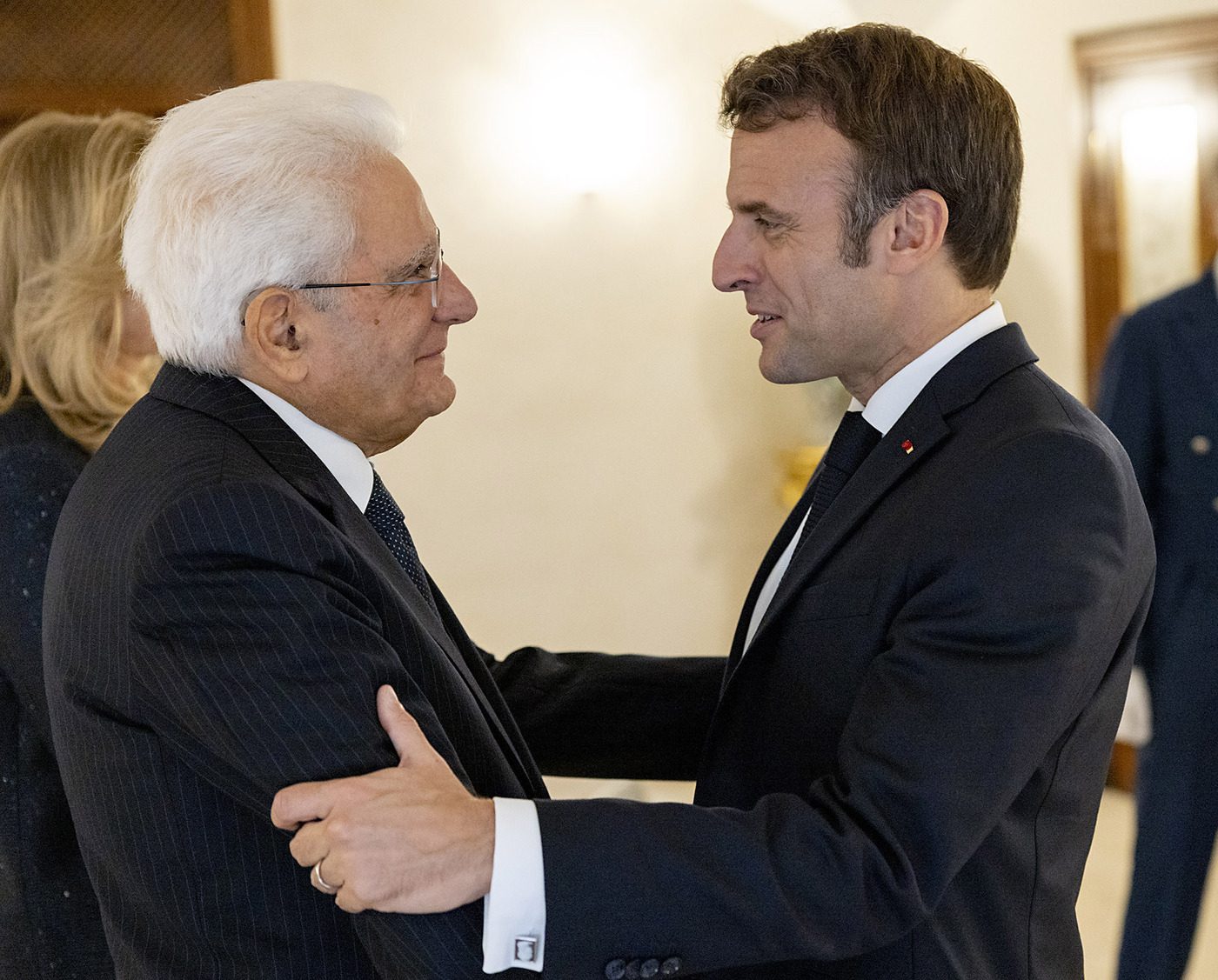 Migranti, colloquio telefonico tra Mattarella e Macron