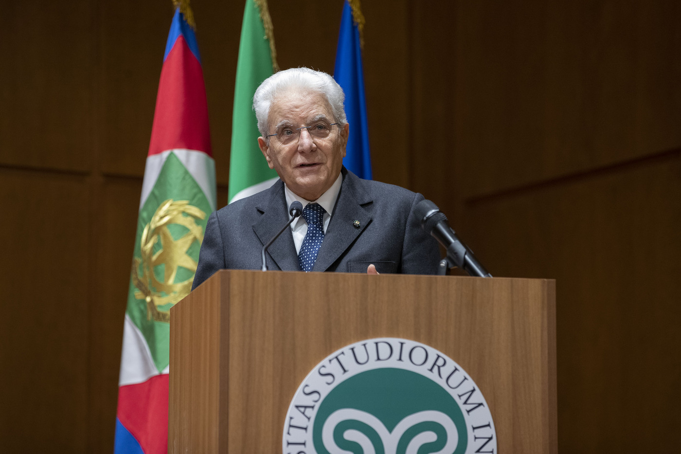Mattarella: “Politica estera spetta a Governo”