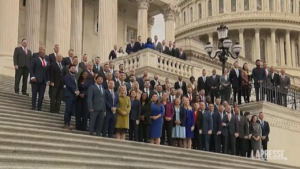 Usa, foto di gruppo per nuovi eletti davanti a Capitol Hill