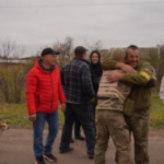 Ucraina, soldati riabbracciano le proprie famiglie