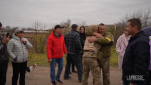 Ucraina, soldati riabbracciano le proprie famiglie