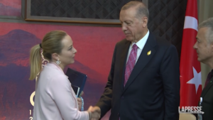 G20, stretta di mano tra Meloni e Erdogan