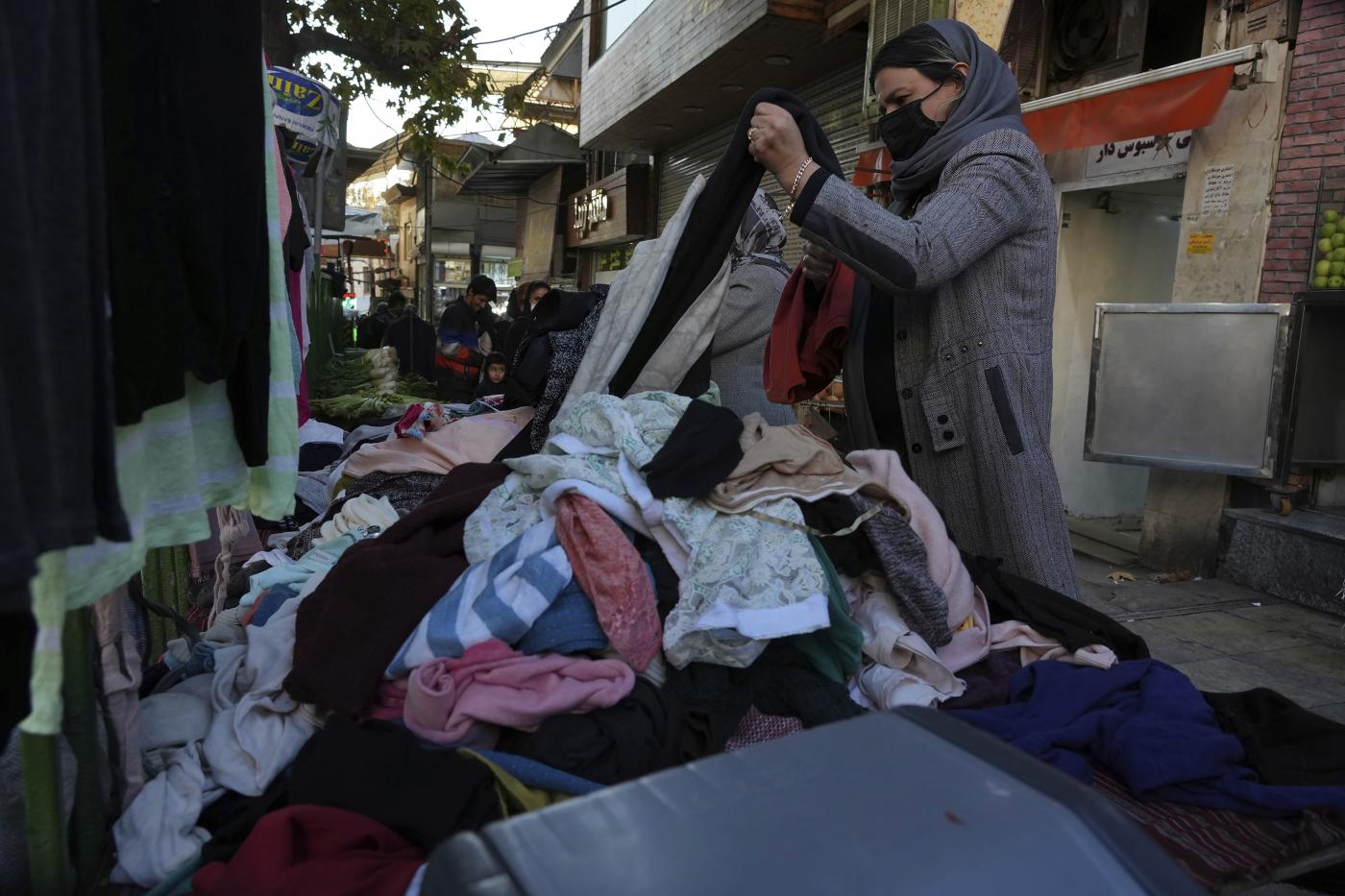 Iran, attacco al mercato: vittime