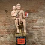 Ucraina, all’asta una scultura di ‘Putin nudo’