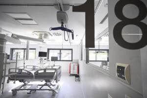 Diaz Ayuso inaugura il nuovo Centro chirurgico dell' Ospedale Universitario Gregorio Maranon a Madrid